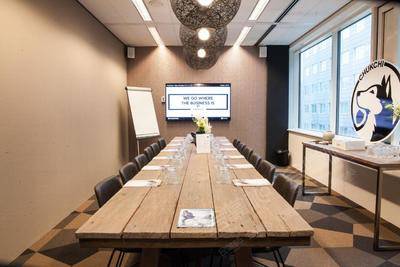Tribes Amsterdam SchipholTribes Meeting Room Husky基础图库4